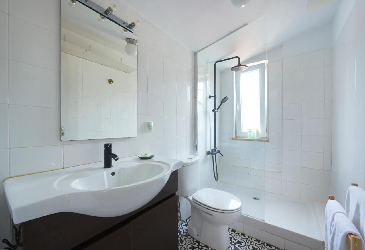 Bright Apt W Balcony, Ac, Parking, By Timecooler Lisboa Ngoại thất bức ảnh